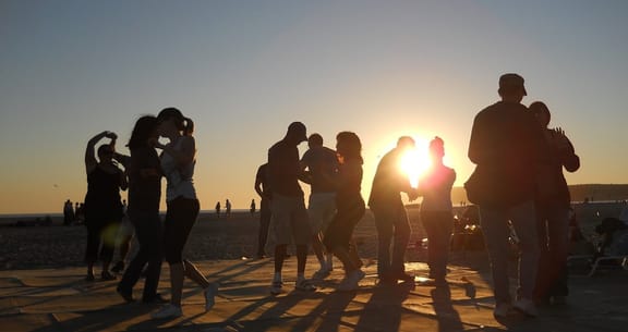 What are the basic cuban salsa dance steps I should know?